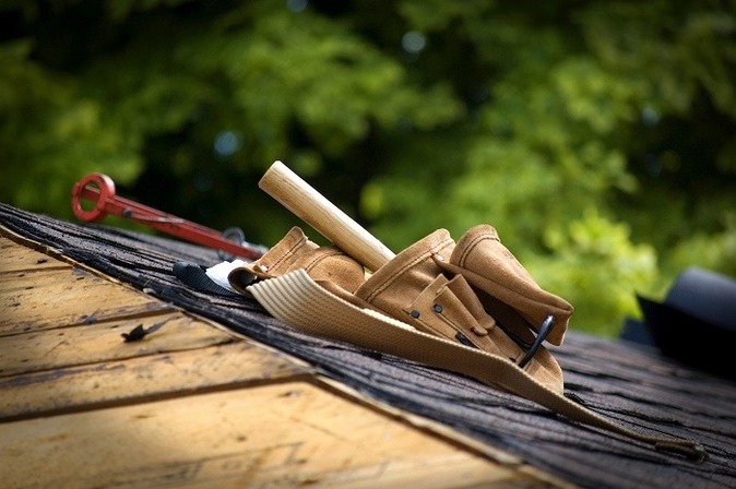 Quels éléments garantissent l’étanchéité d’une toiture de maison ?